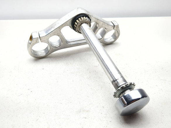 06-08 Harley Night Rod VRSCD Front Lower Triple Tree Yoke Stem Clamp Bottom