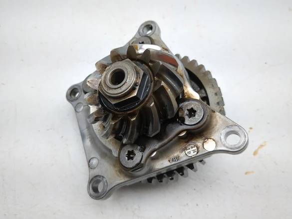 16-23 Yanmar Longhorn Viking 700 Middle Drive Gear Assembly 5B4-17521-00-00