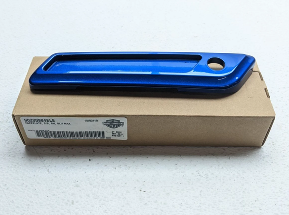 Harley Davidson Saddlebag Face Plate RH-Electric Blue 90200984ELE