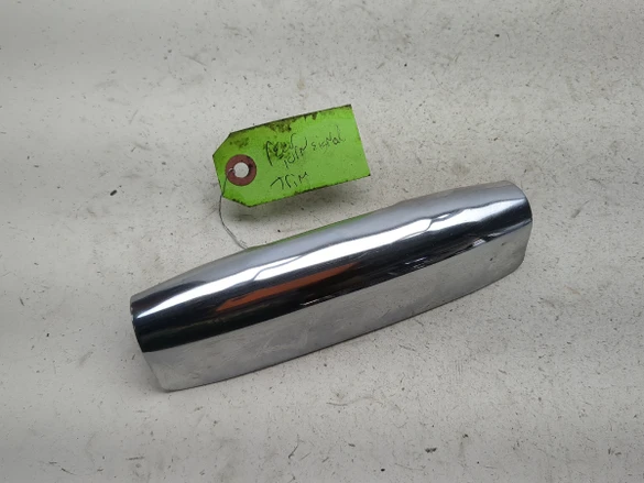 04-10 Kawasaki Vulcan 2000 VN2000 Rear Turn Signal Bar Trim Cover