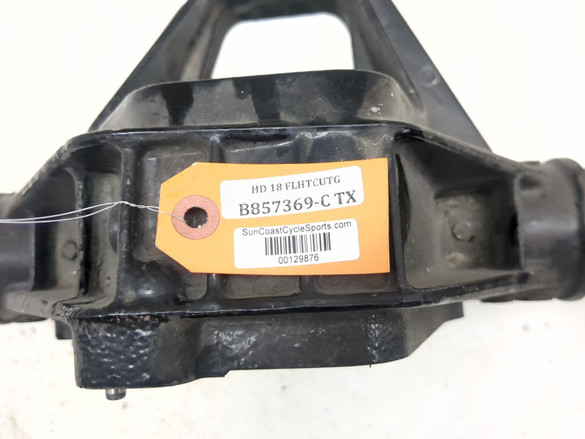 17-24 Harley FLHTCUTG Tri Glide Ultra Rear Axle Housing 83371-09C