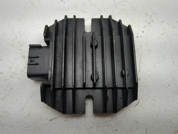 06-25 Kawasaki Vulcan 900 VN900D Voltage Regulator Rectifier 21066-0705
