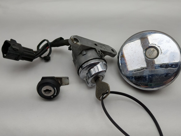 03-08 Kawasaki VN1600 Vulcan Classic Front Ignition Gas Cap Lock Set 27005-0001