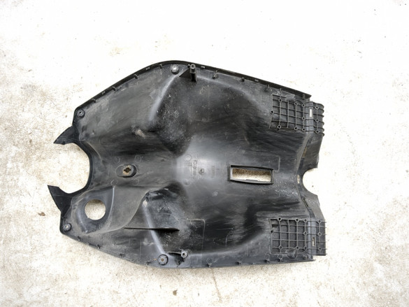 09-15 Yamaha Zuma YW125 Front Inner Leg Shield Fairing Cover 32S