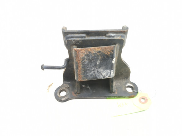 06-26 Kawasaki Vulcan 900 VN900D Front Left Footrest Bracket 34003-0039