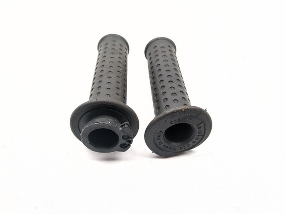 06-11 Piaggio MP3 250 Front Left Right Handlebar Grip Set
