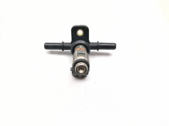 06-11 Piaggio MP3 250 Fuel Injector Assembly 6389495