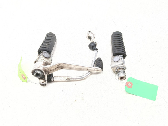 05-08 Kawasaki ZZR 600 Front Left Right Foot Peg Mount Set 35063