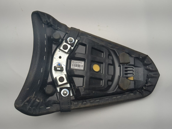 コビー 17-25 Kawasaki Z650 ER650N Rear Passenger Seat 53066-0661-12Y