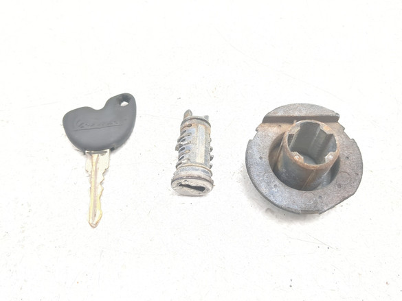 05-14 Vespa LX 50 Ignition Lock Cylinder with Key Set