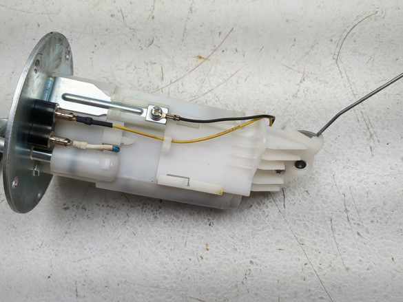 23-26 Kawasaki ZX400S ZX4R Fuel Gas Petrol Sender Pump 49040-0788
