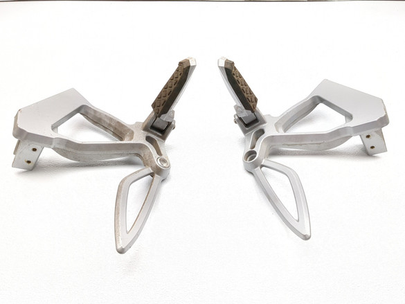 08-12 Can Am Spyder RT SE5 Rear Left Right Passenger Footrest Set 705002133
