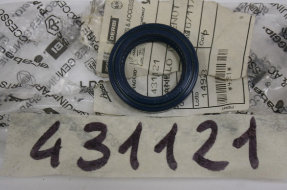 Piaggio Vespa PX 125 150 200 T5 Flywheel Side Oil Seal 24X35X6 431121