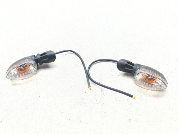 18-25 Vespa Sprint 50 Rear License Plate Turn Signal Set 1D000244 1D000245