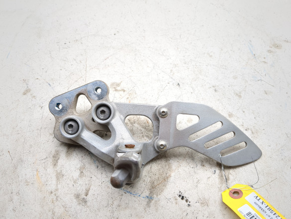 06 07 Suzuki GSXR 600 750 Left Front Driver Foot Peg 298998