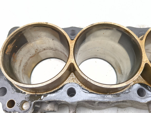 99-07 Suzuki Hayabusa GSX1300R Cylinder Block 11210-24F00-0F0