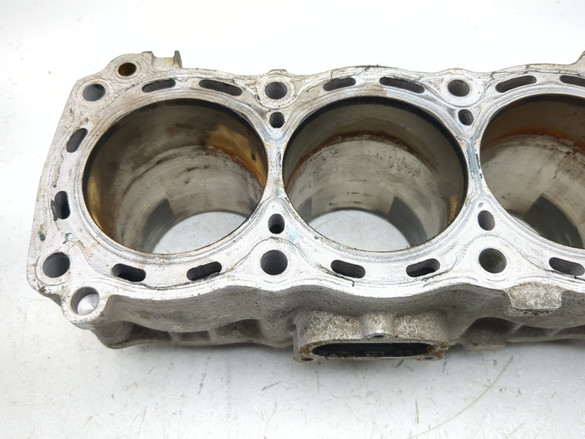 99-07 Suzuki Hayabusa GSX1300R Cylinder Block 11210-24F00-0F0