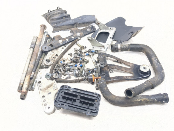 03-12 Suzuki Burgman AN650 Chassis Bolt Nut Screw Axle Bracket Tube Boot Set