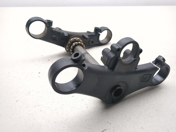 01-06 Honda CBR600 F4I Front Triple Tree Yoke Stem Clamp Assembly
