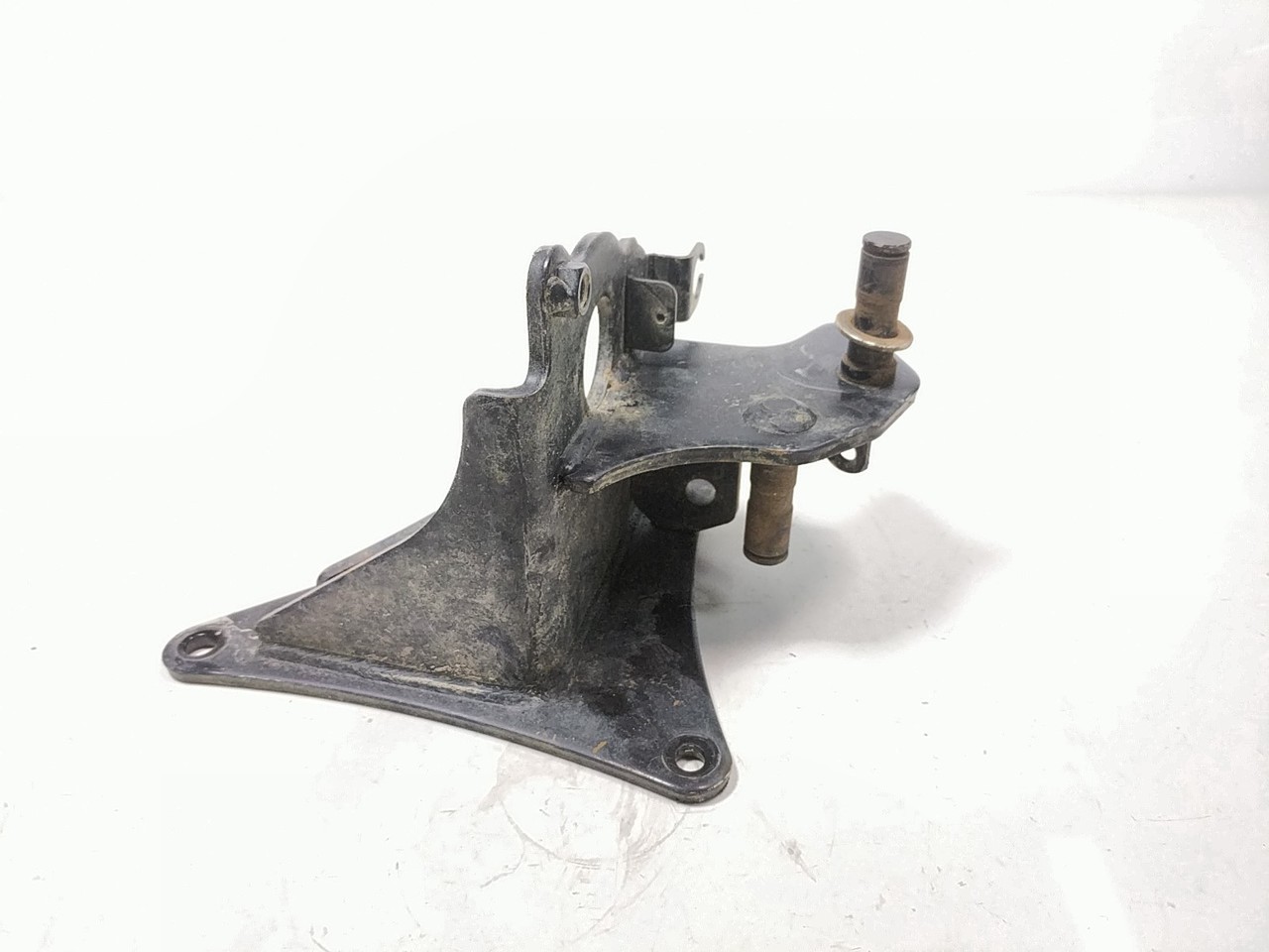 16 Yamaha Wolverine YXE 700 Pedal Mount Bracket A