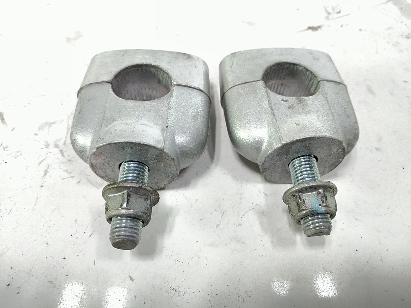 2001 01 Suzuki GZ250 Handlebar Risers