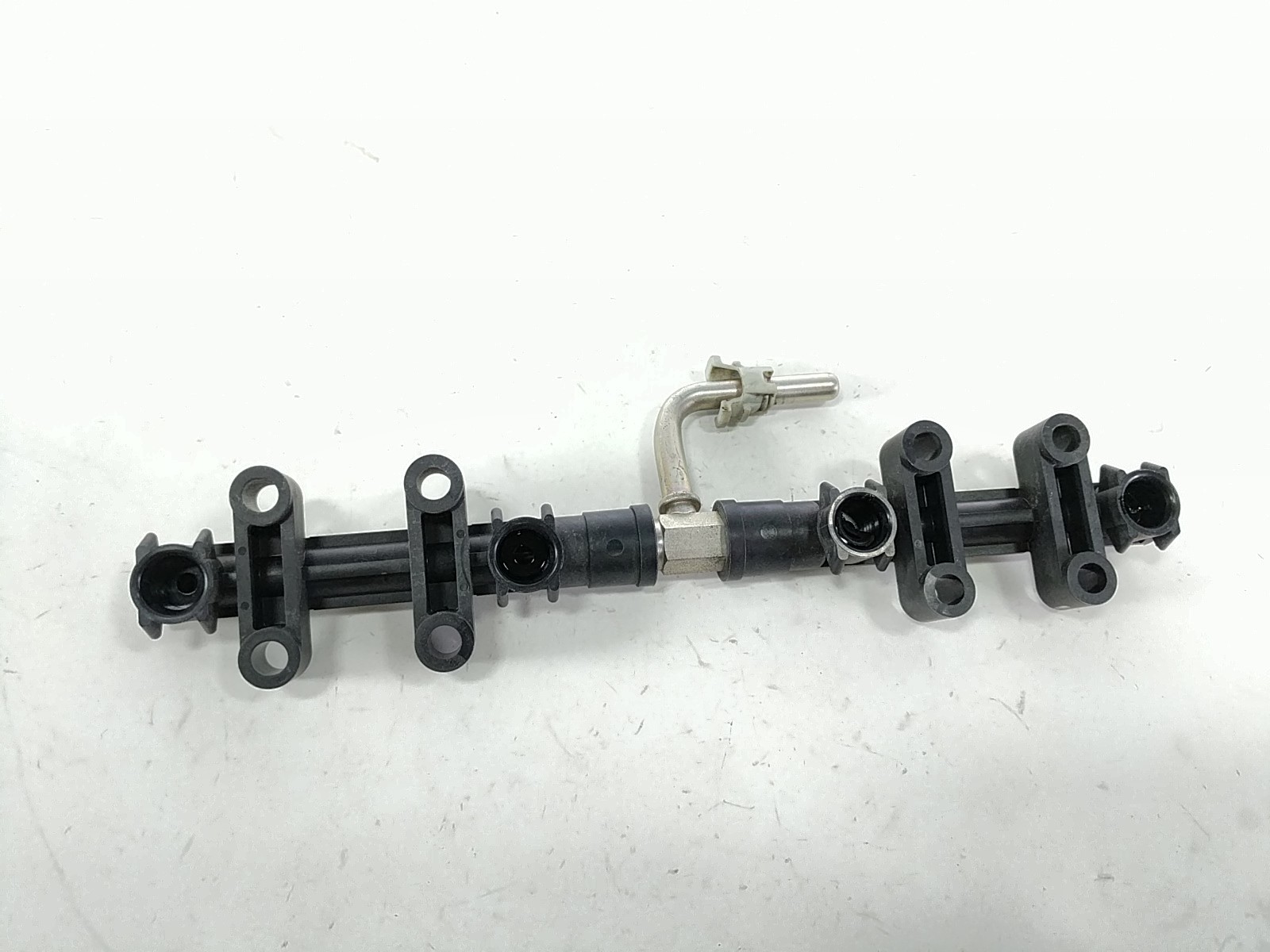 15-UP SUZUKI GSX-S750 Fuel Rail