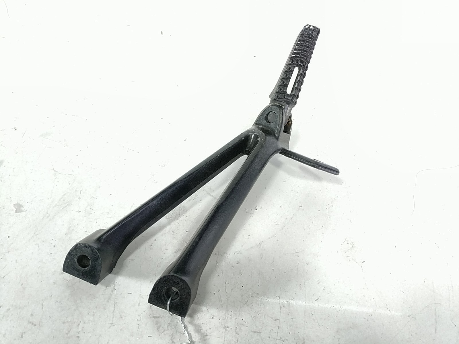 07-08 SUZUKI GSXR 1000 Right Passenger Foot Peg