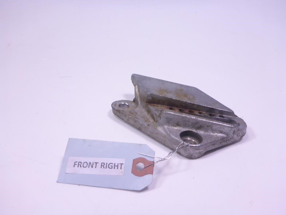 82 Yamaha Maxim XJ 750 Front Right Driver Foot Peg Mount Bracket TRSH DV