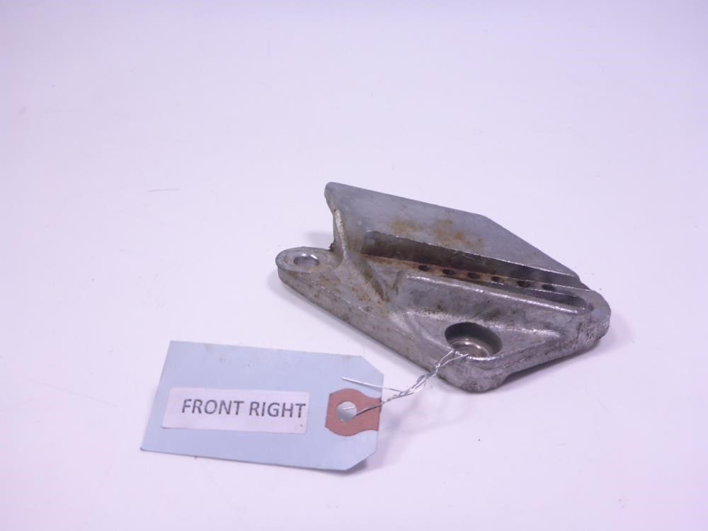 82 Yamaha Maxim XJ 750 Front Right Driver Foot Peg Mount Bracket TRSH DV look cj