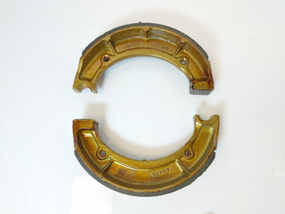 YAMAHA YFM40 REAR BRAKE SHOE SET PART # 4WV-W253G-01 OEM