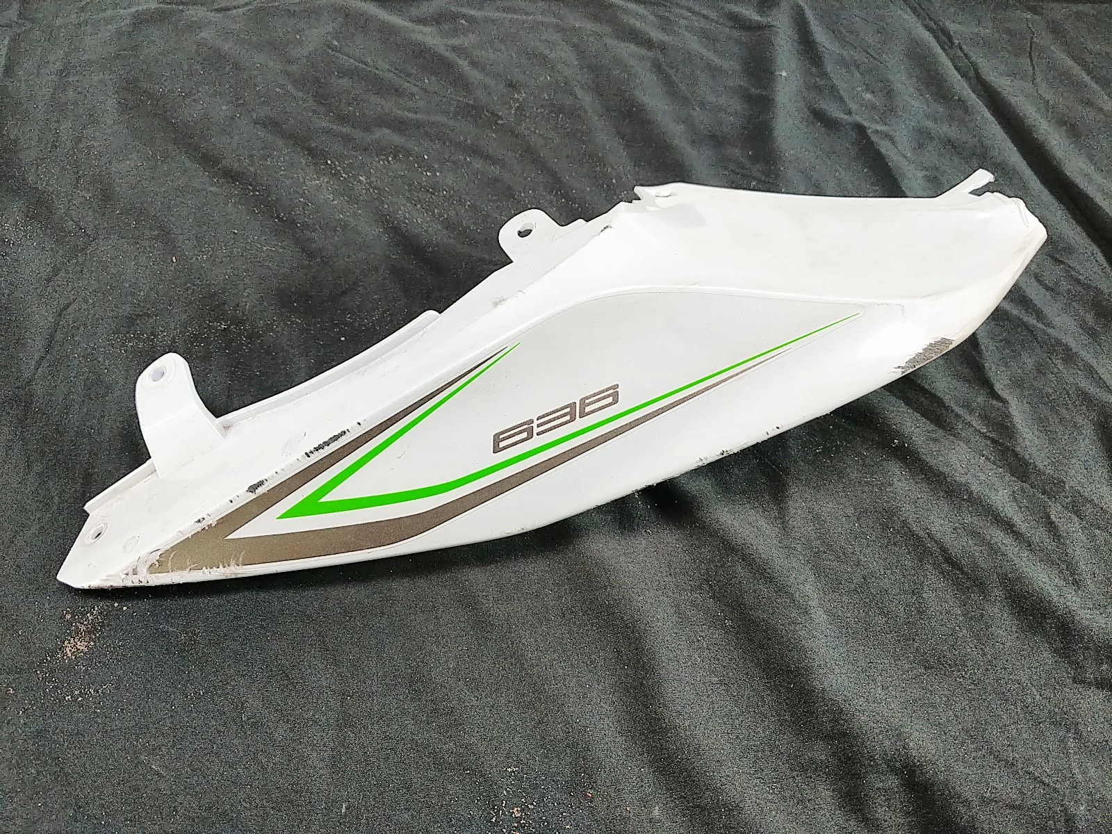 17 Kawasaki ZX 636 ZX6R Right Tail Fairing Cover Plastic 36040-0134 Damaged