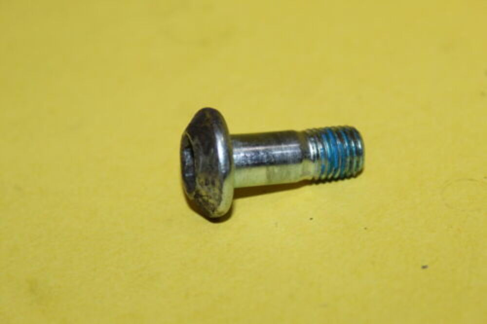 Yamaha 90111-10040-00 - BOLT HEX. SOCKET BUTTON