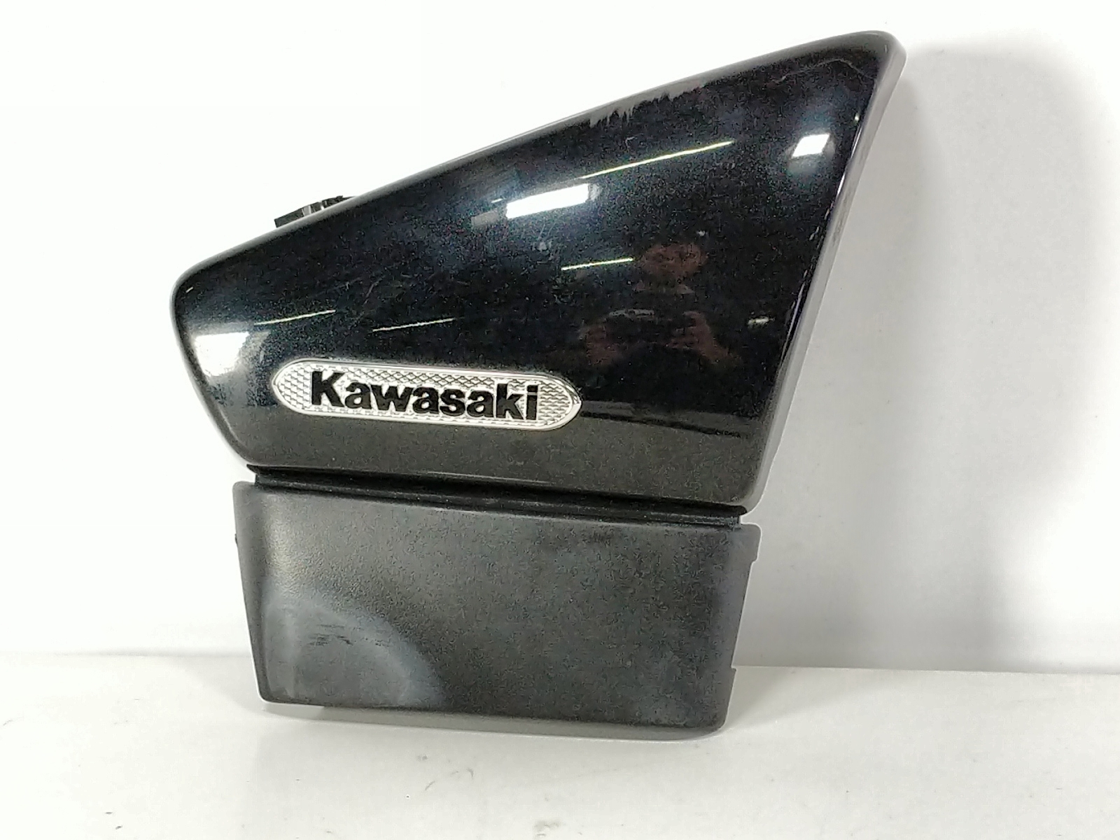 08 Kawasaki Vulcan 900 Classic VN900 Black Side Cover Lower Seat Panel 36001-0082