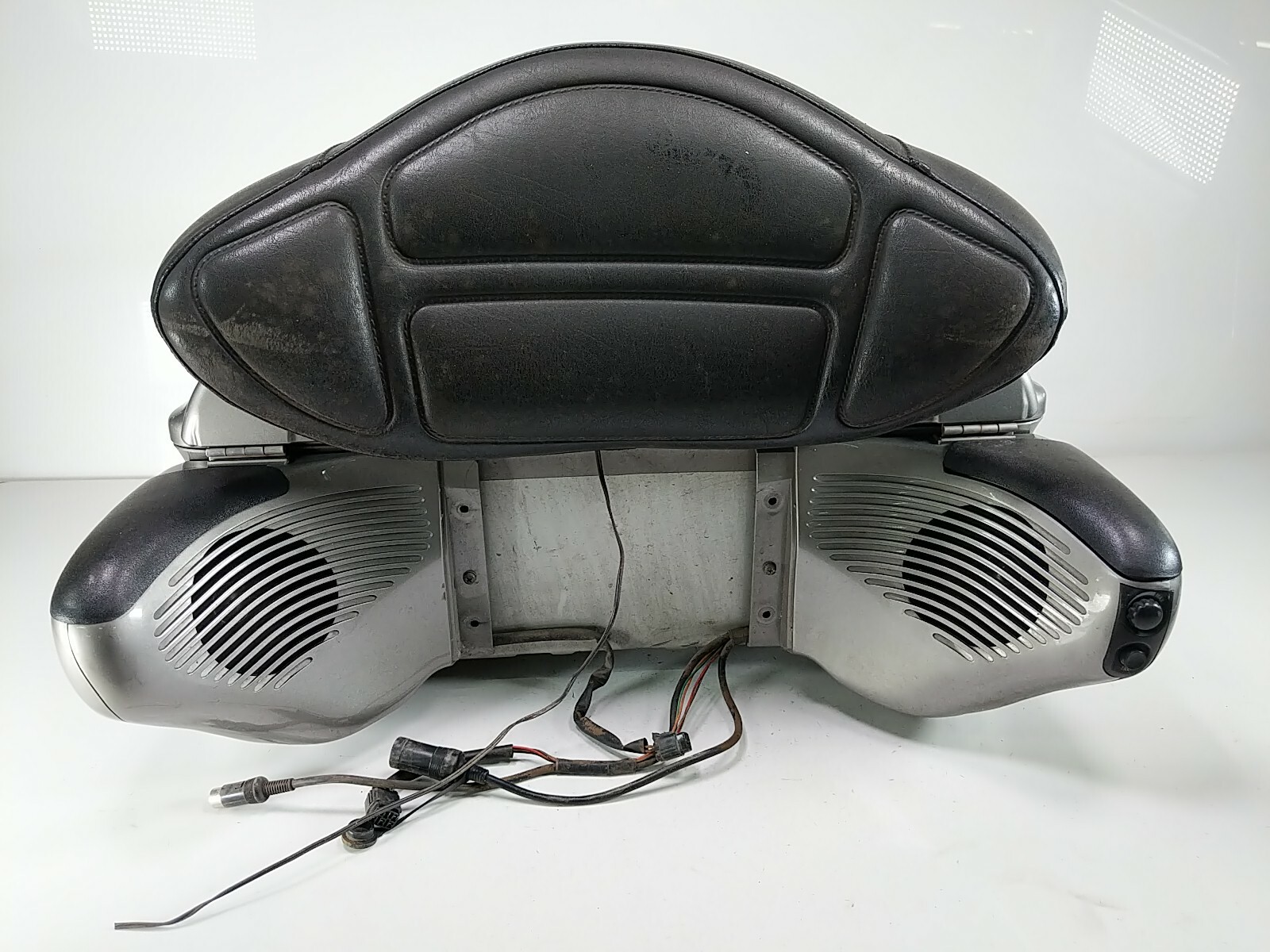 99 Yamaha Royal Star Venture XVZ1300 Tour Pak Back Rest Luggage Trunk Speakers