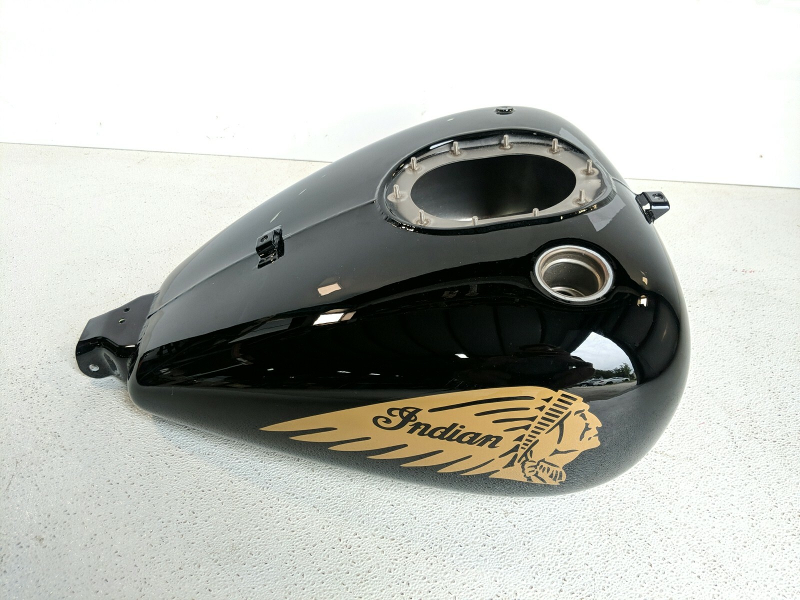 INDIAN CHIEFTAIN BLACK FUEL TANK 1018972-1351