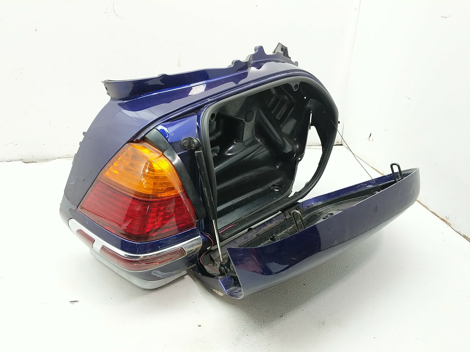 02 Honda Goldwing GL 1800 Blue Right Saddle Bag Luggage Case Damaged