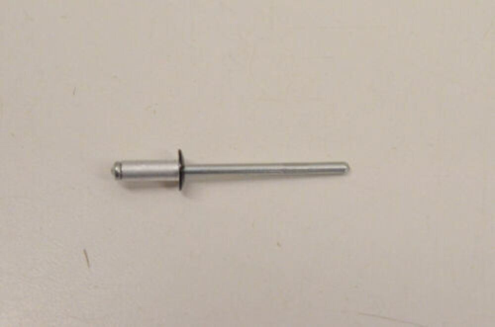 New OEM Yamaha 90267-40076-00 90267-40076 Rivet QTY3