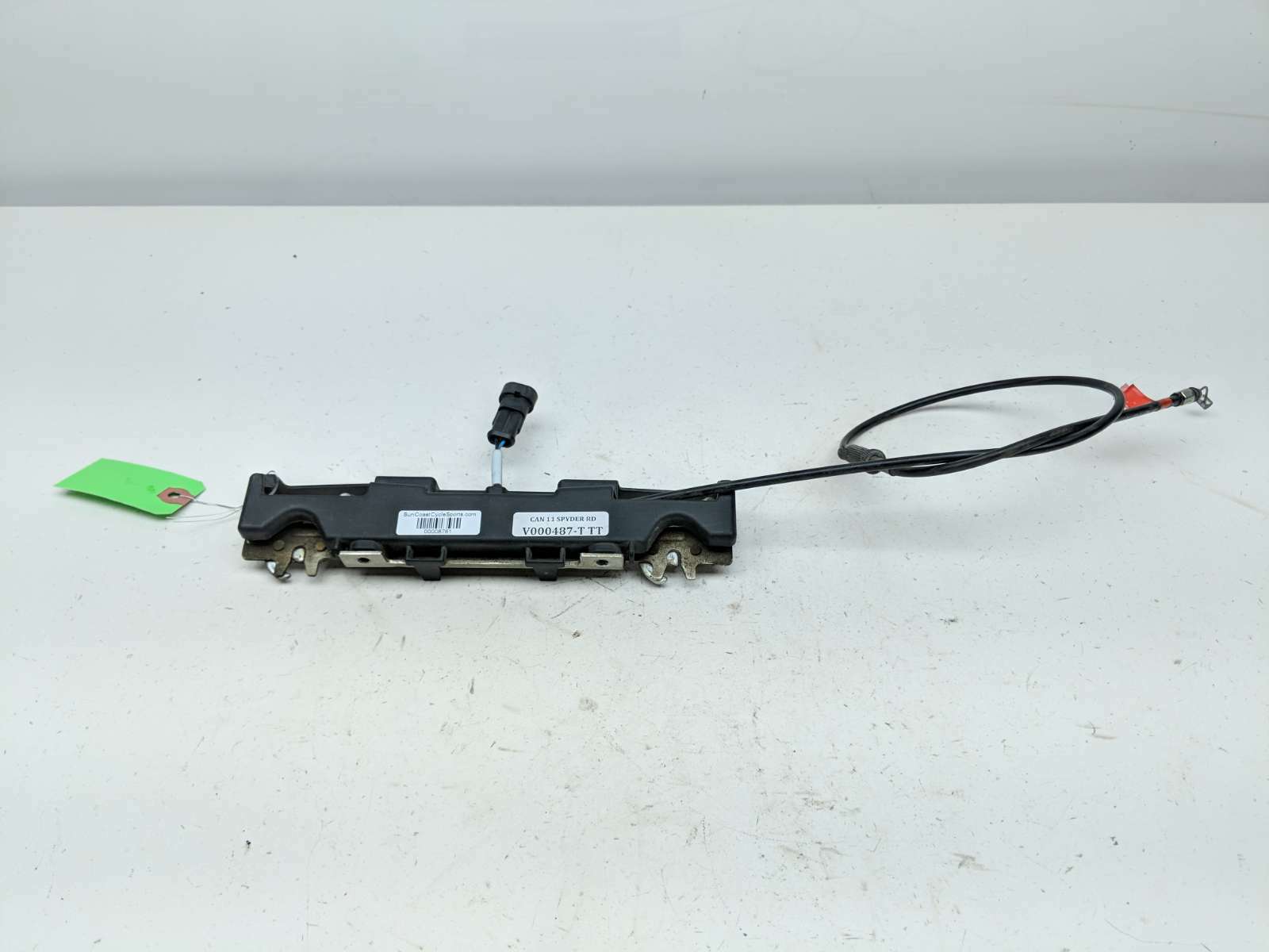 11 Can Am Spyder RT SE5 Rear Left Storage Box Latch Cable