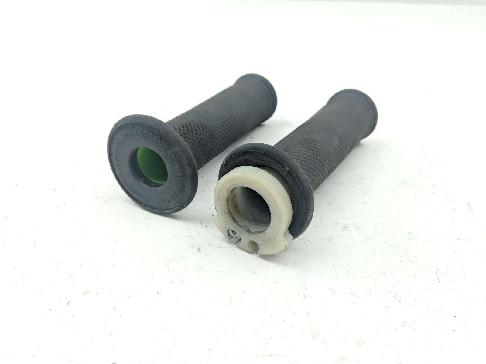 18 Kawasaki Ninja EX 400 Throttle Tube And Grips
