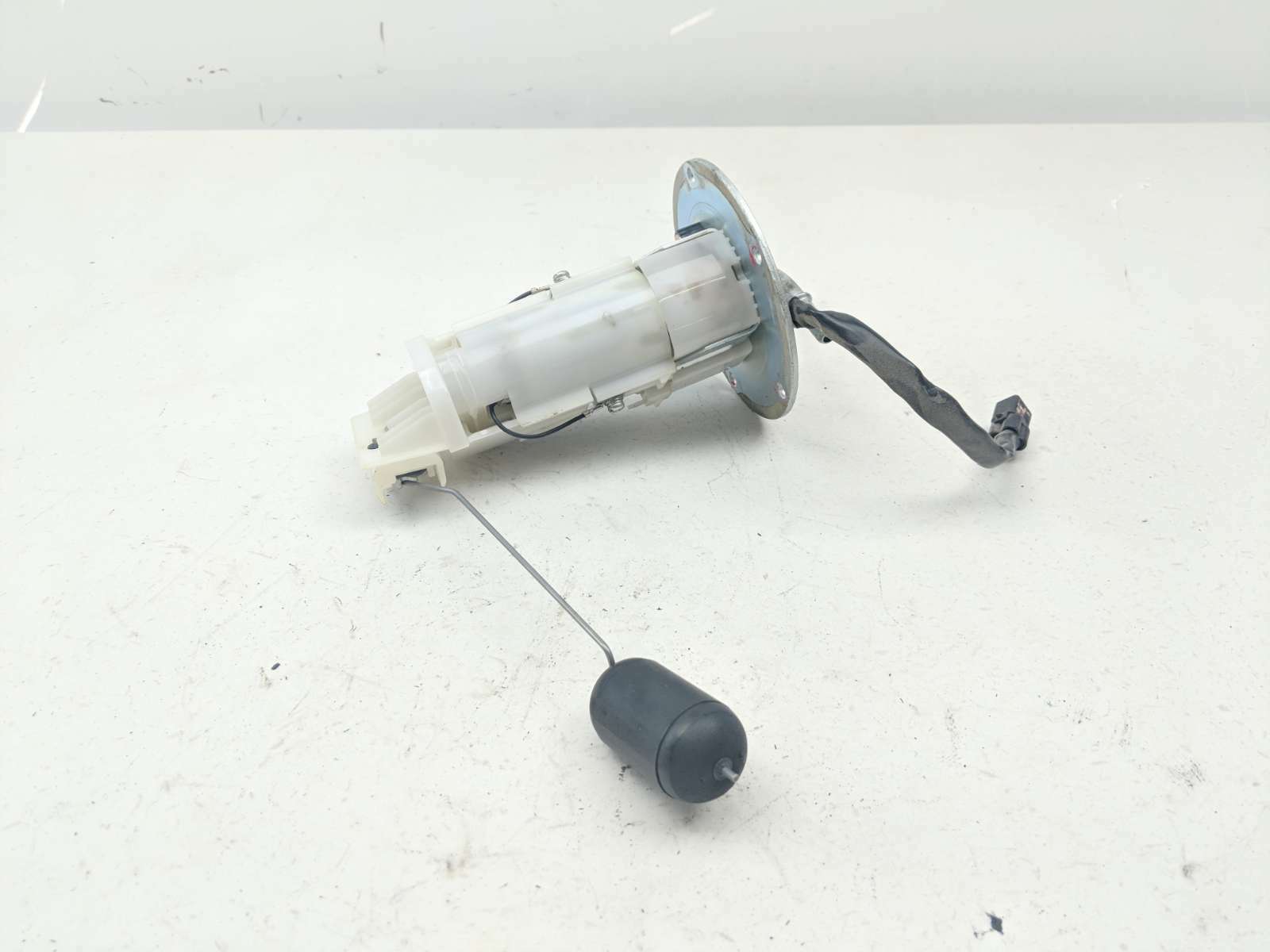 18 Kawasaki Ninja EX 400 Gas Fuel Pump 49040-0763