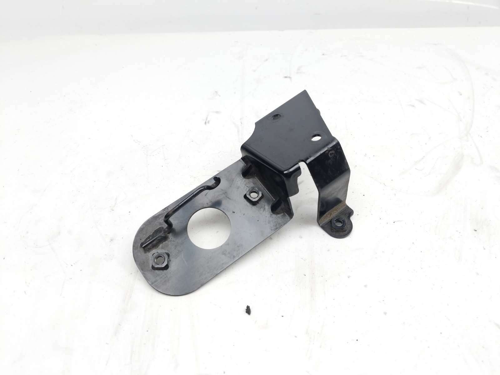 09 Suzuki VZ 1500 Intruder Boulevard M90 Voltage Regulator Rectifier Bracket