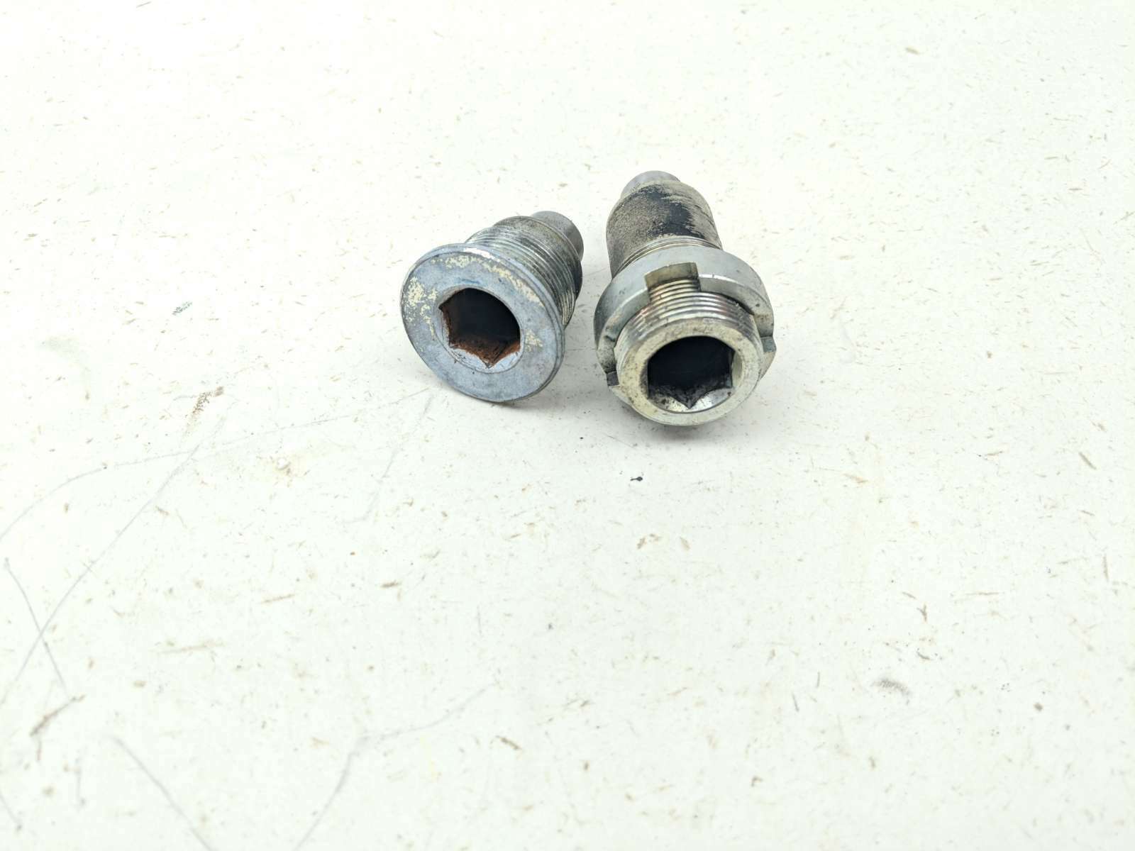 05 Honda VTX1300R VTX 1300 Rear Swing Arm Frame Bolts