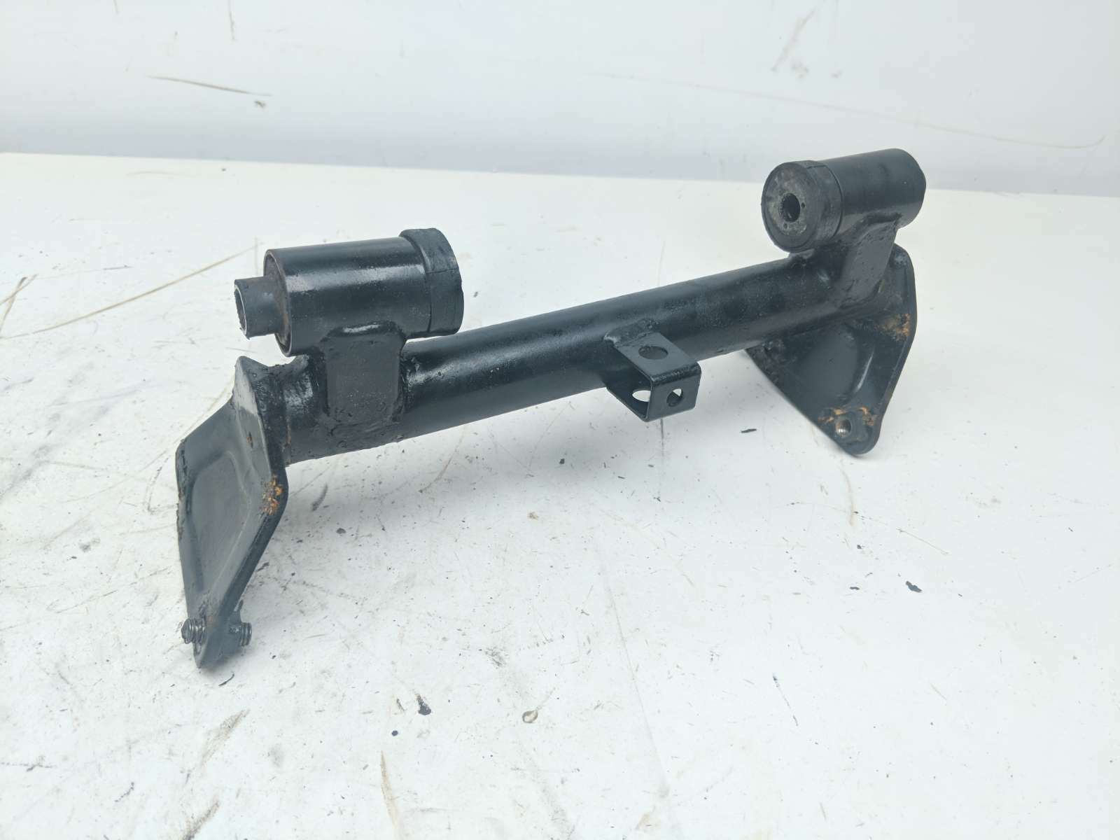 07 Kawasaki VN1600D Vulcan 1600 Nomad Engine Motor Stay Mount Bracket