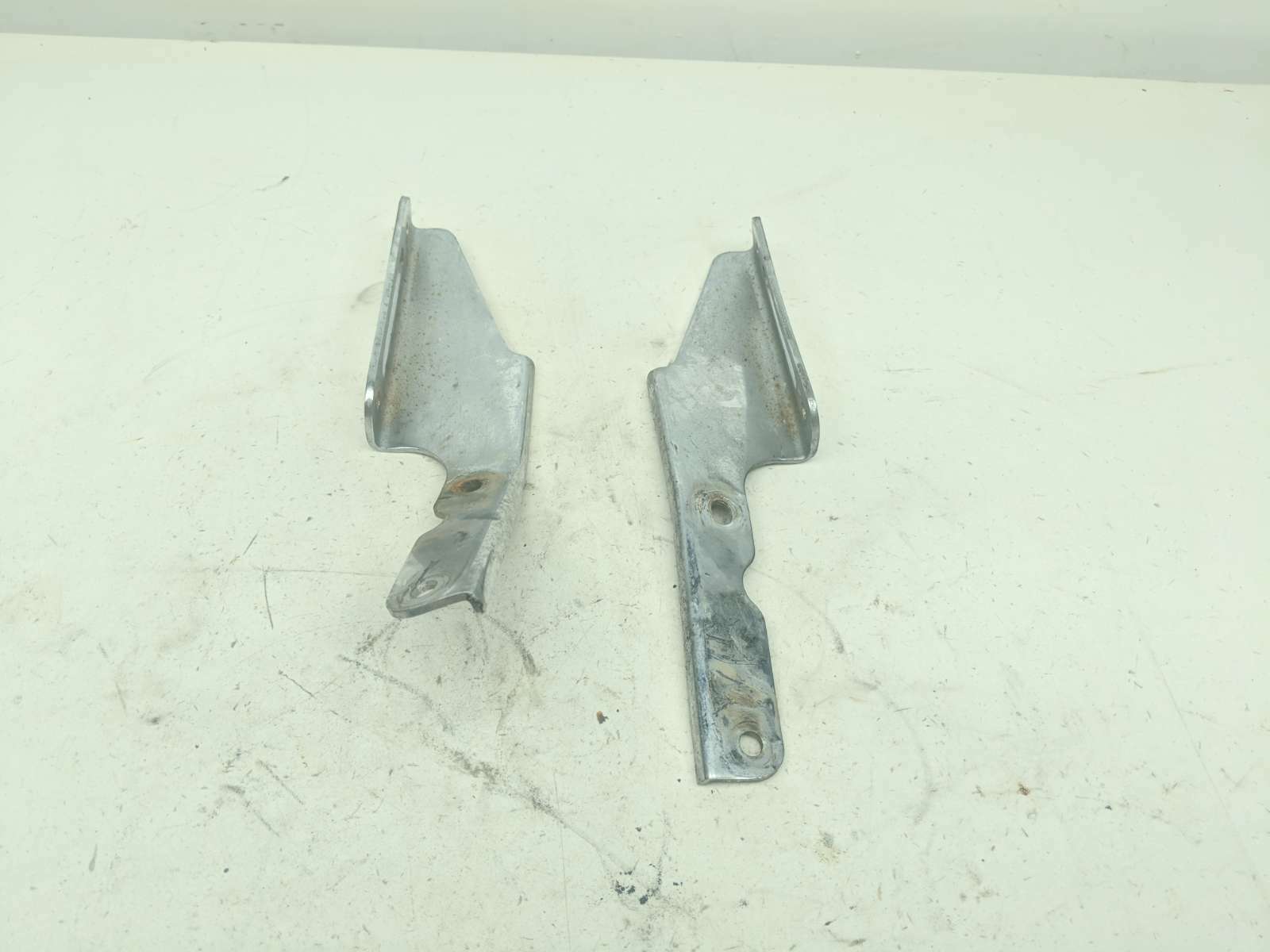 07 Kawasaki VN1600D Vulcan 1600 Nomad Left Right Fork Guard Bracket