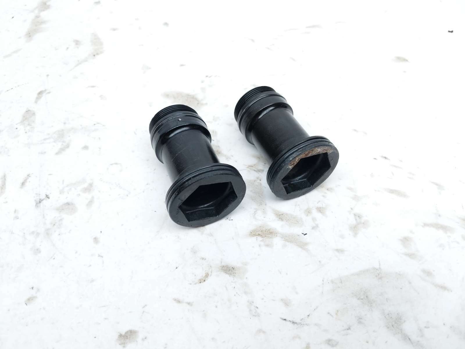 01 Honda VT1100C Shadow Spirit Engine Motor Cylinder Head Spark Plug Tube Cover