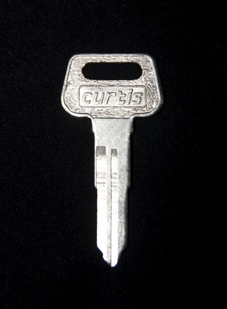 VINTAGE CURTIS YM-61 KEY BLANK