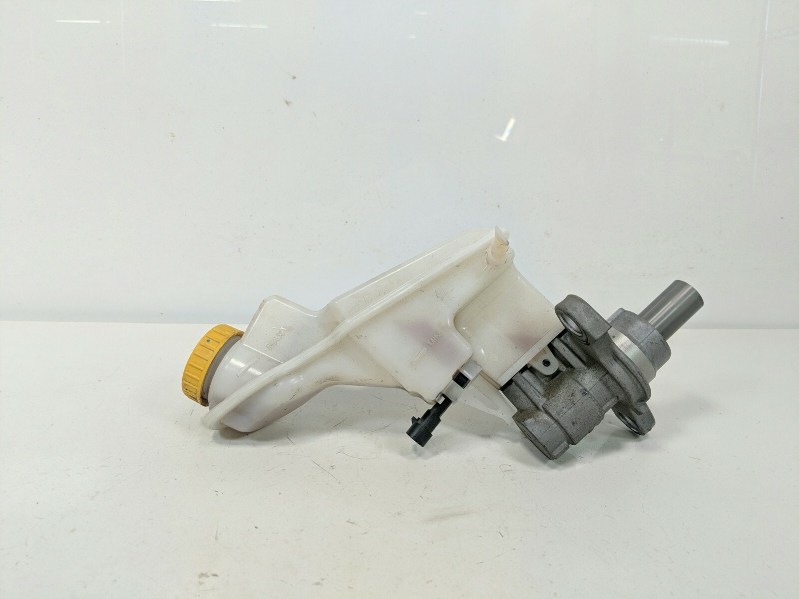 18 Vanderhall Venice Brake Master Cylinder B