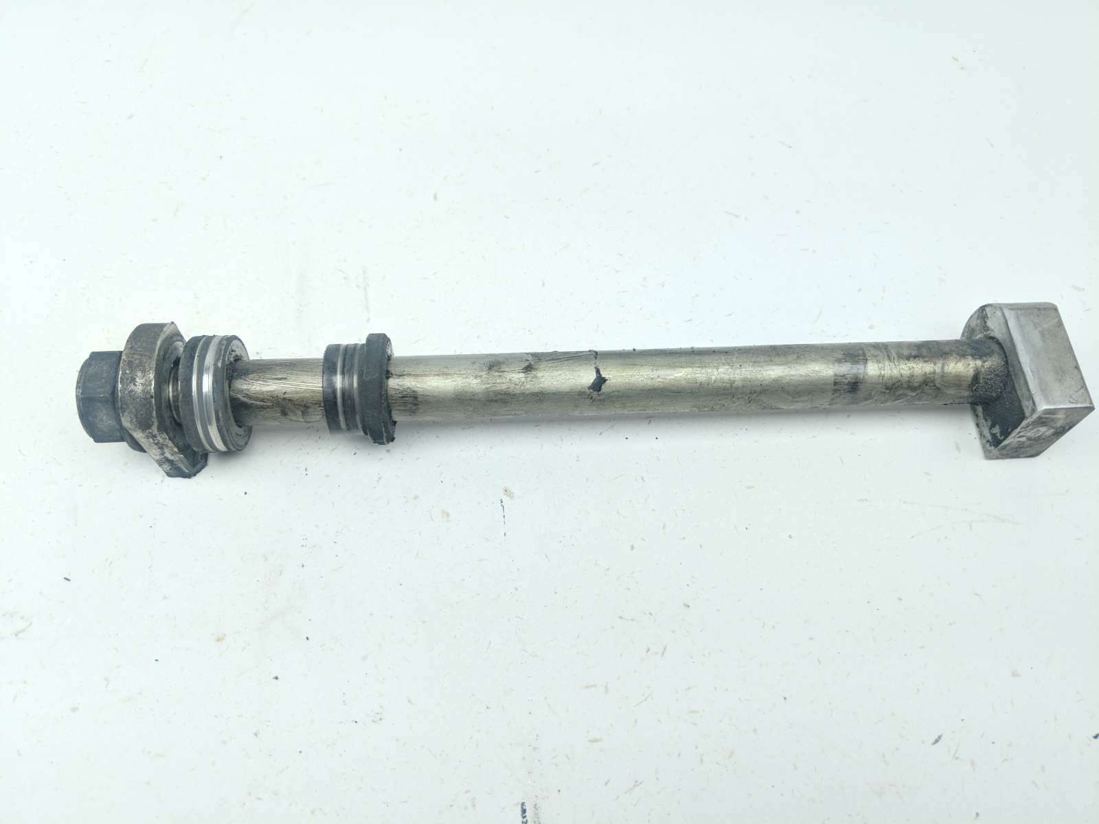 17 Triumph Bonneville T100 Rear Wheel Axle