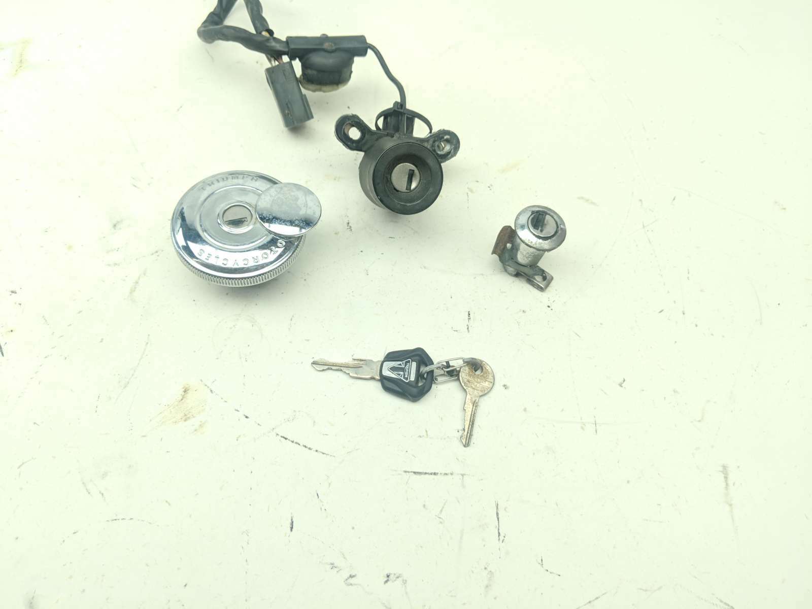 17 Triumph Bonneville T100 Lock Set Ignition Switch Cap And Key