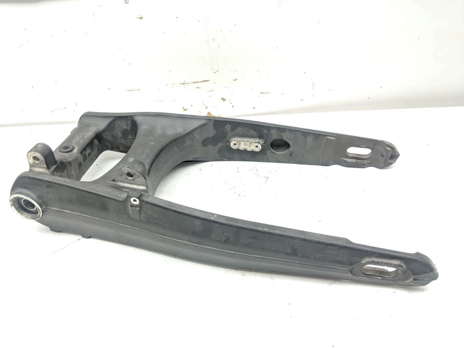 17 Indian Chieftain Limited Rear Wheel Swingarm Frame 5139825